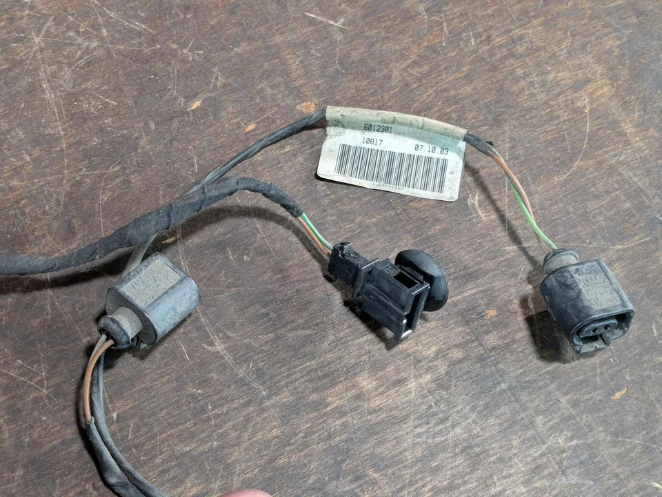 2000 - 2004 年大众高尔夫 R32 GTI 后保险杠车牌线束织机 — 第 4/4 张图片