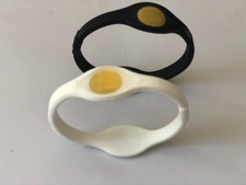 2 Pieces  Black  white Power Balance Energy bracelet wristband gold hologram