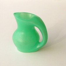 Pot à eau vintage en plastique Vert - GILAC n°1305 de fabrication Française SGDG