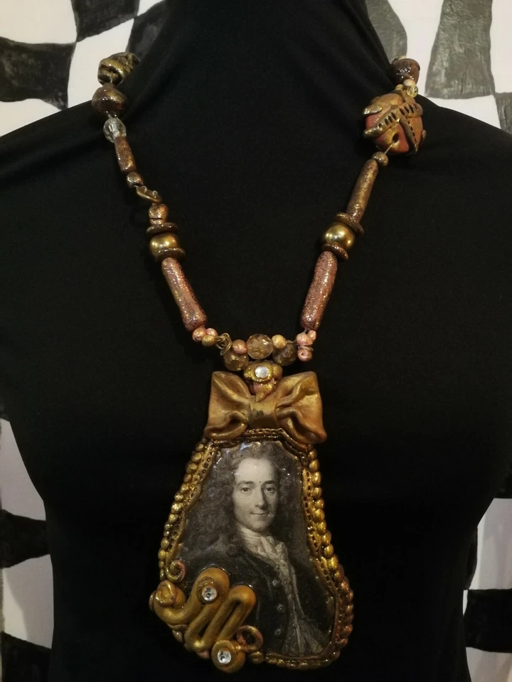 accesorios de moda collar colgante joyería bisutería arte joya voltaire Foto 4 de 4