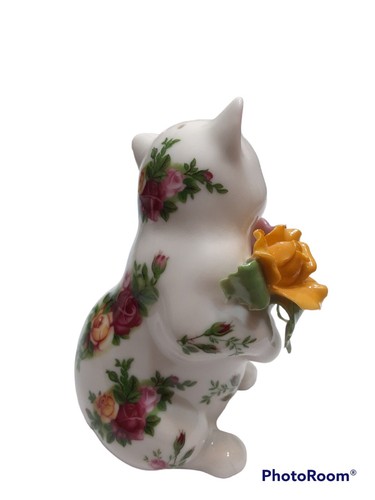 Royal Albert Old Country Roses Porcelain Cat Salt & Pepper Shakers Applied Roses - Picture 4 of 12