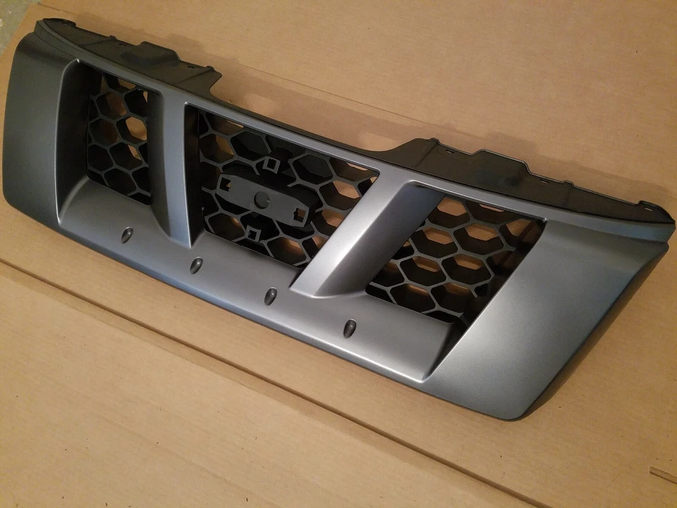 Parachoques delantero parrilla superior para Nissan XTERRA 2005-2008 NUEVO Foto 4 de 4