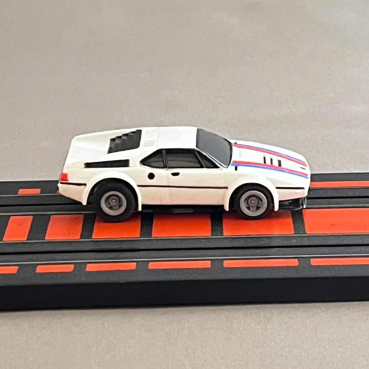 AFX BMW M1 0016 White HO Slot Car Turbo Chasis Tomy In Stock