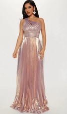 Fashion Nova  Dinner/Prom/wedding guest/Birthday Gown