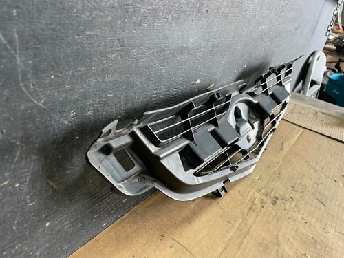 2004 2005 2006 Acura TL Front Bumper Upper Grill Grille OEM R0047 DG - Picture 9 of 11