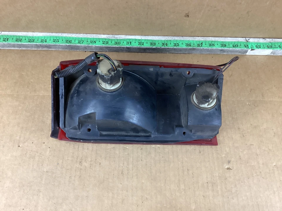 Conjunto de luz trasera izquierda del lado del conductor Ford Bronco II 1984-1990 Foto 4 de 4