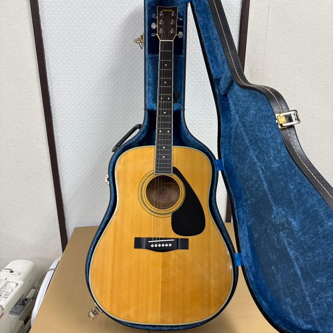 YAMAHA FG-250D acoustic guitar with hard case accessories