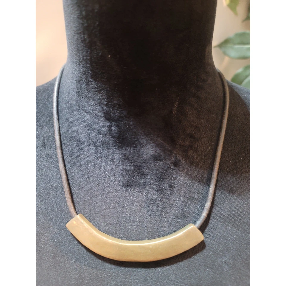 Collar colgante de barra de latón para mujer con cordón de cuero con cierre de gancho joyería Foto 2 de 4