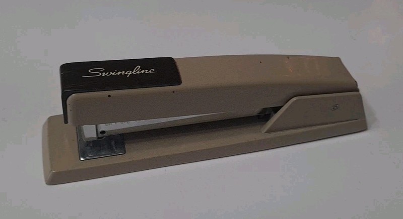Swingline 747 Metal Stapler Heavy Duty 94-41 Tan Beige Desktop USA RETRO