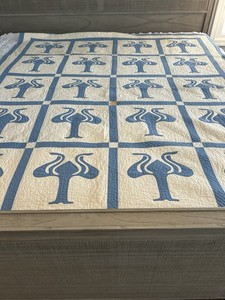 Cotton quilt with blue Hawaiian Breadfruit (Ulu) pattern