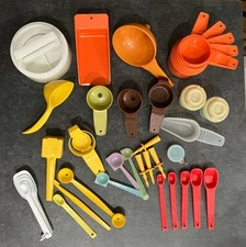 Vintage TUPPERWARE Gadgets/Favors/Replacement Parts - Many Items - You Choose!