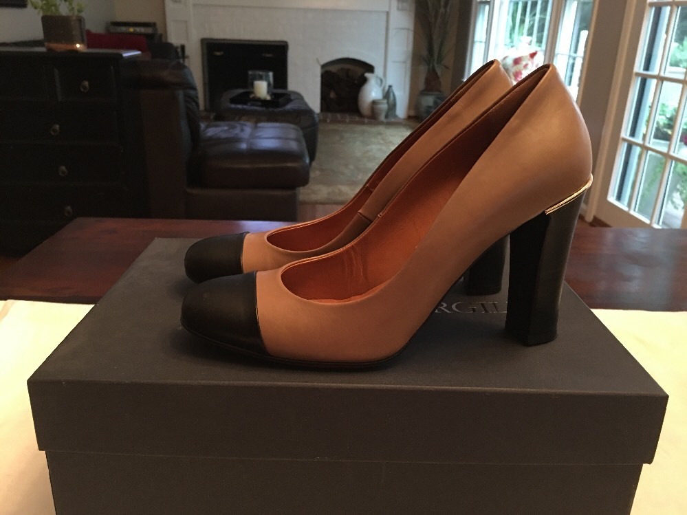 WOMENS SIZE 37.5 Two Toned ITALIAN LEATHER SHOES BY VITTORIO WOMENS SIZE 37.5 Two Toned ITALIAN LEATHER SHOES BY VITTORIO