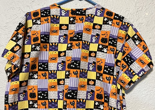 SCRUB HQ Womens Size Large Scrub Top Halloween Cats Ghosts Pumpkins Animated - Picture 5 of 11