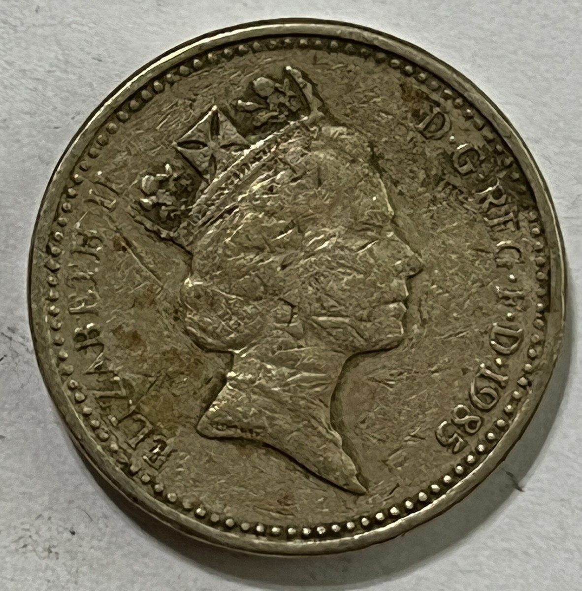 1985 ONE POUND THICK COIN SIDE INSCRIBED QUEEN ELIZABETH II
