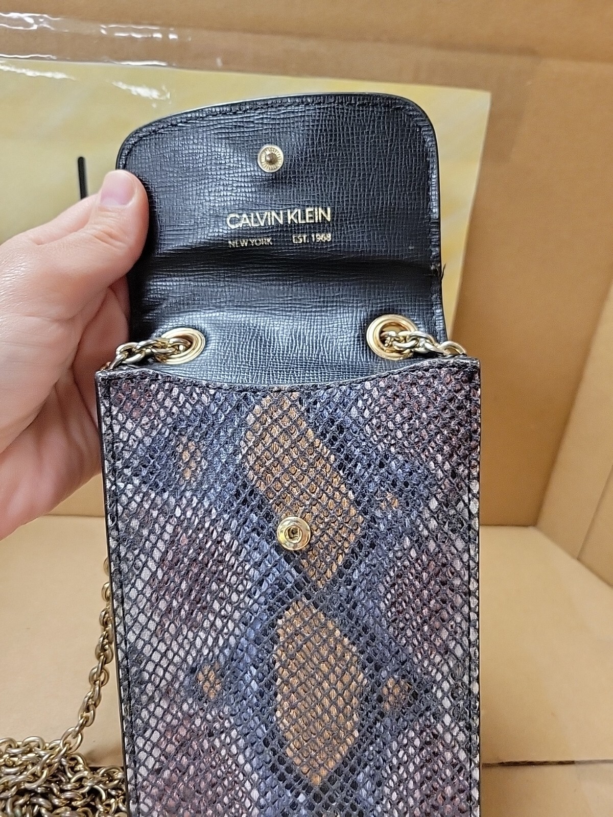 Calvin Klein Women's Snap Lock Chain Phone Small Crossbody RN54163 Card