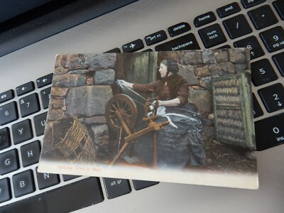 POSTKARTE P7 J36 SPINNRAD WOLLE SKYE CROFTER 