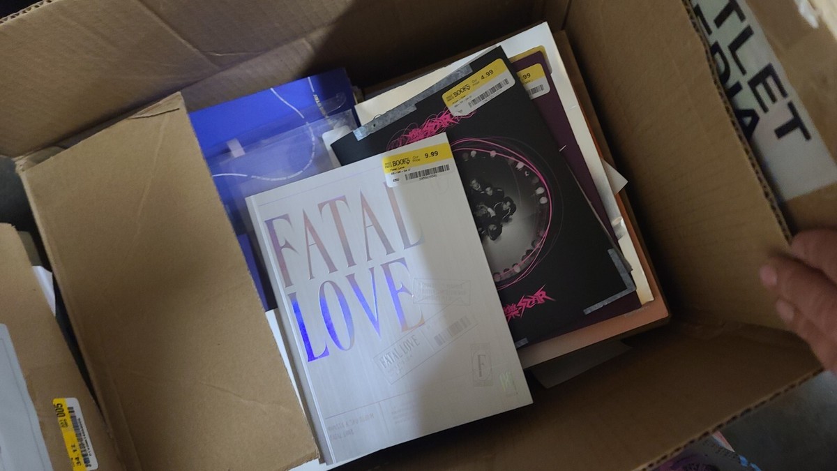 K-Pop Mystery Box - Random CDs & DVDs BTS, BLACKPINK, EXO TWICE