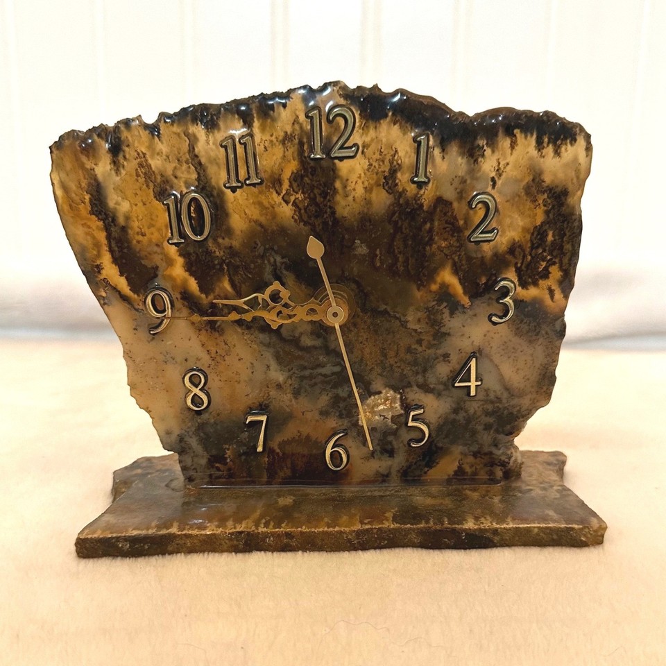 A functioning desk clock sliced right out of a natural agate geode — no two are alike, and this one actually works.