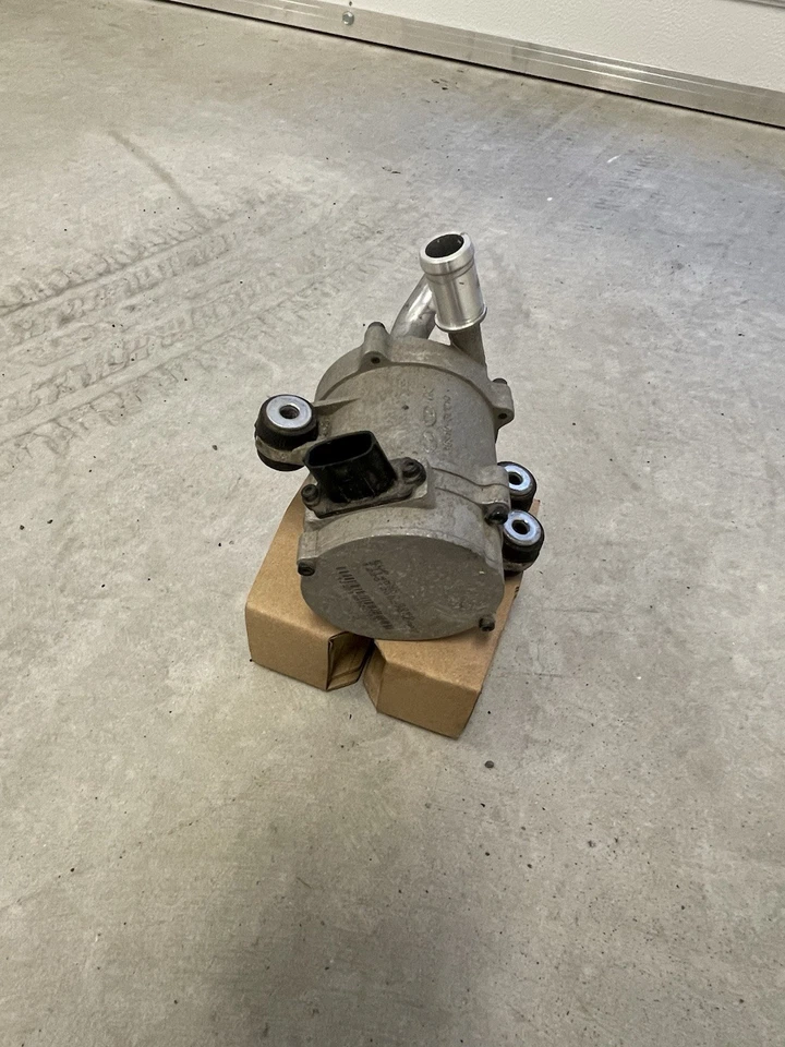 Bomba de refrigeración inversora original usada 36910-3D010 para Hyundai Sonata Hybrid Foto 2 de 3