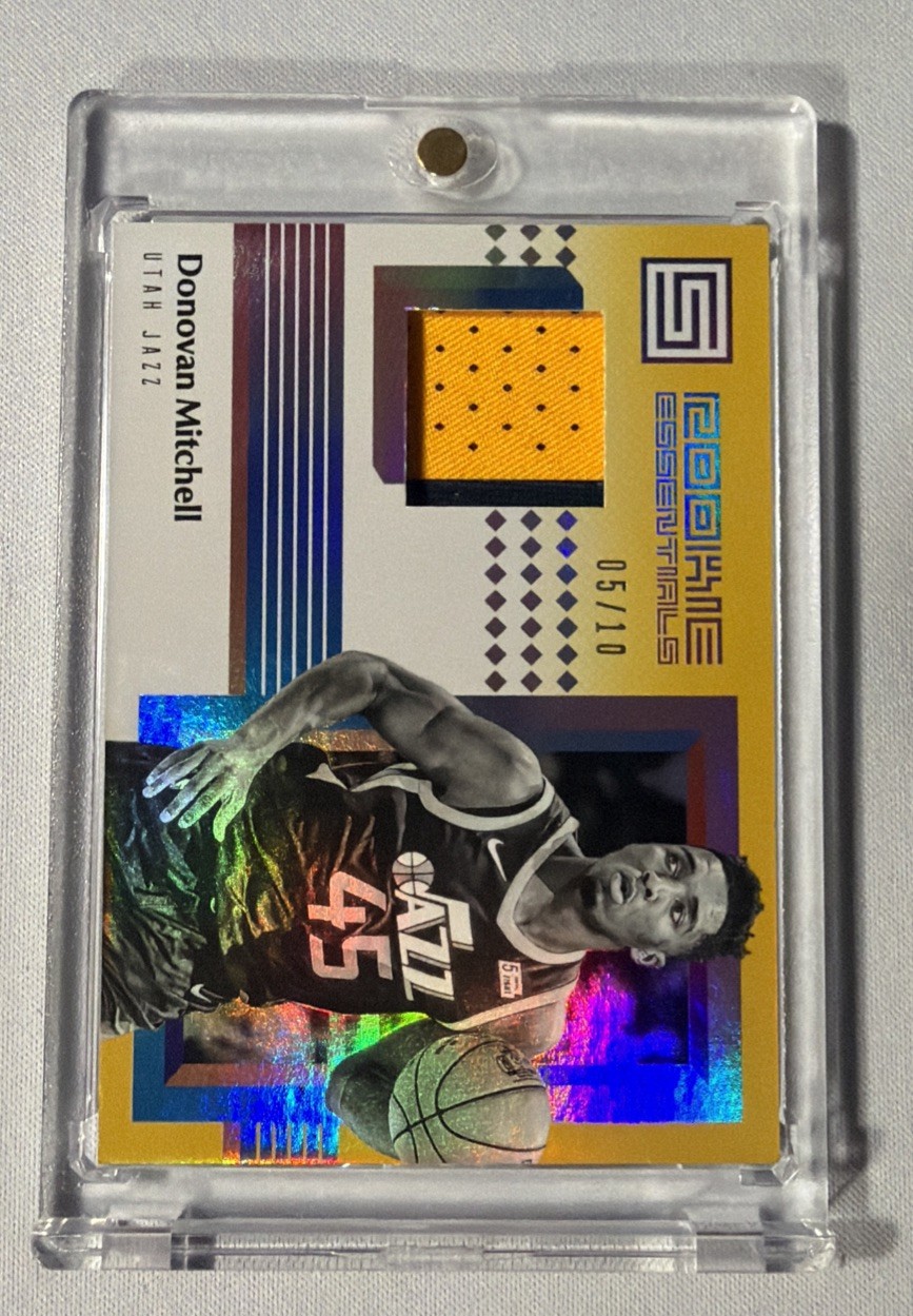 2017 Panini Status RE-DML Donovan Mitchell Rookie RC Essentials Patch Gold /10