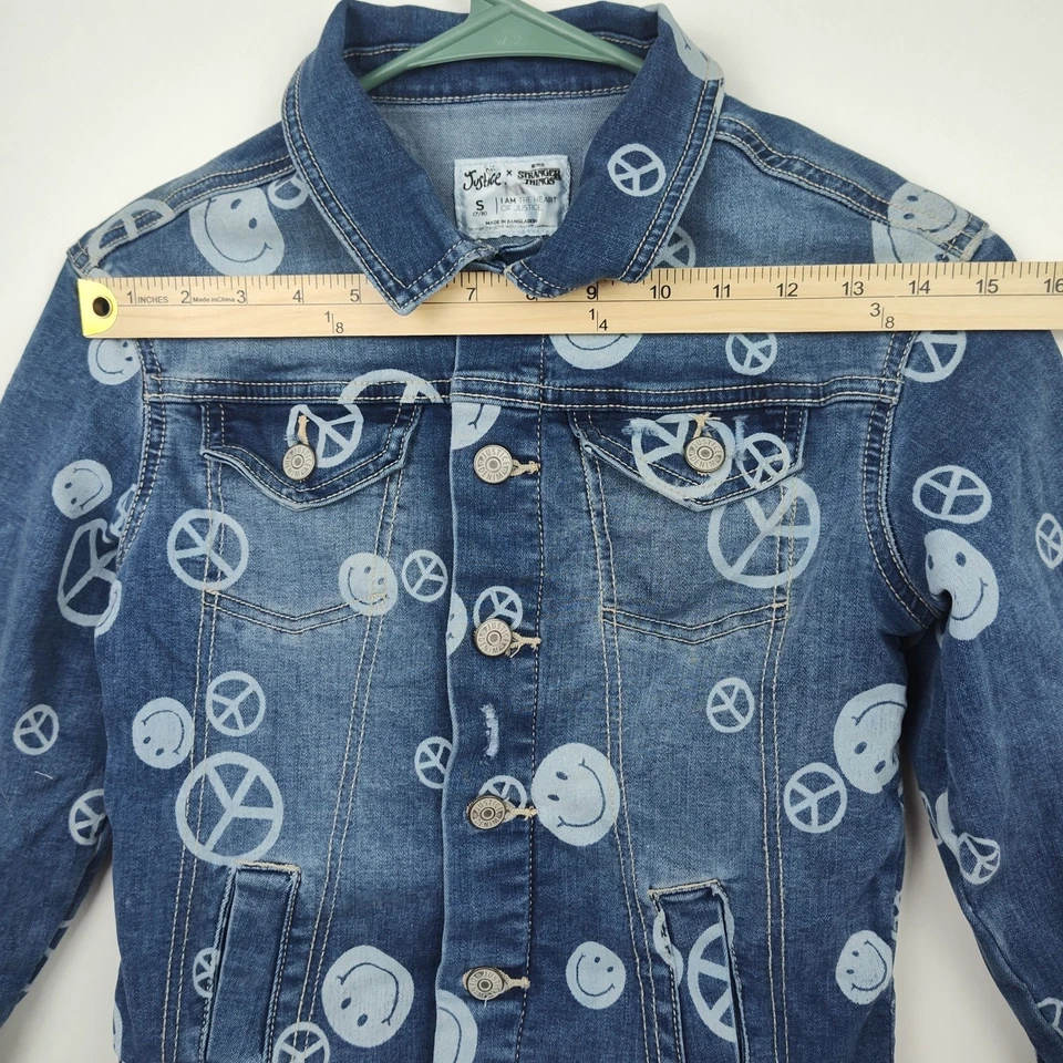 Chaqueta vaquera Justice Stranger Things para niñas, S 7/8, sonrisas, signos de paz, angustia Foto 2 de 4