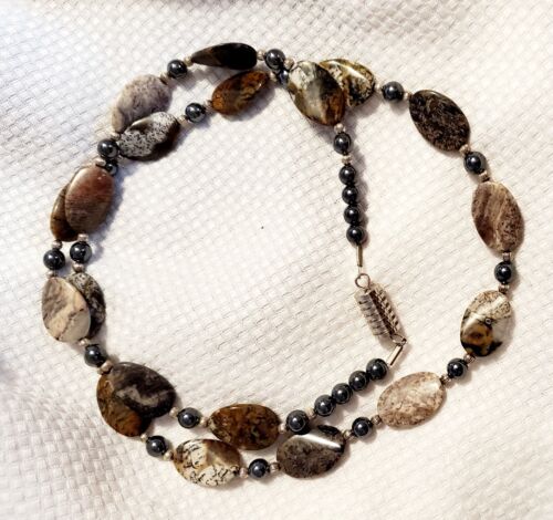 Collar vintage marrón y gris piedra ~ 27" con cierre de cañón - Imagen 3 de 3