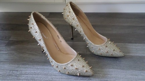 spitze High Heels Gr. 40 mit Nieten, Edelsteinen, 12 cm Absätzen NEU UNGETRAGEN