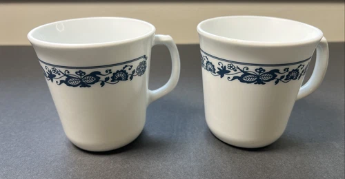 Corning Ware OLD TOWN BLUE Onion D Coffee Tea Cups Mugs - Set of 2
