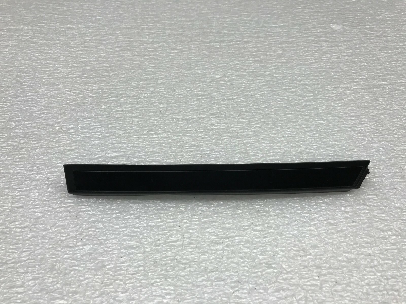 LAMBORGHINI HURACAN LP580 PASSENGER RIGHT RH WINDOW GUIDE GASKET OEM 4T0837440B
