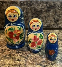 Gorgeous Vintage Hand Painted Wooden Russian Matryoska Nesting Dolls Set of 3