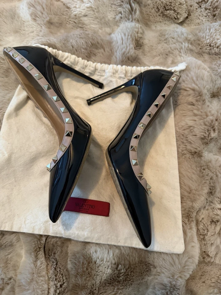 Zapatos de salón Valentino Garavani Rockstud Cage charol negro con tachuela talla 39,5 Foto 3 de 4