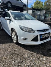 2013 Ford Focus Zetec S Tdci Headlight Wing Bumper Breaking Whole Vehicle