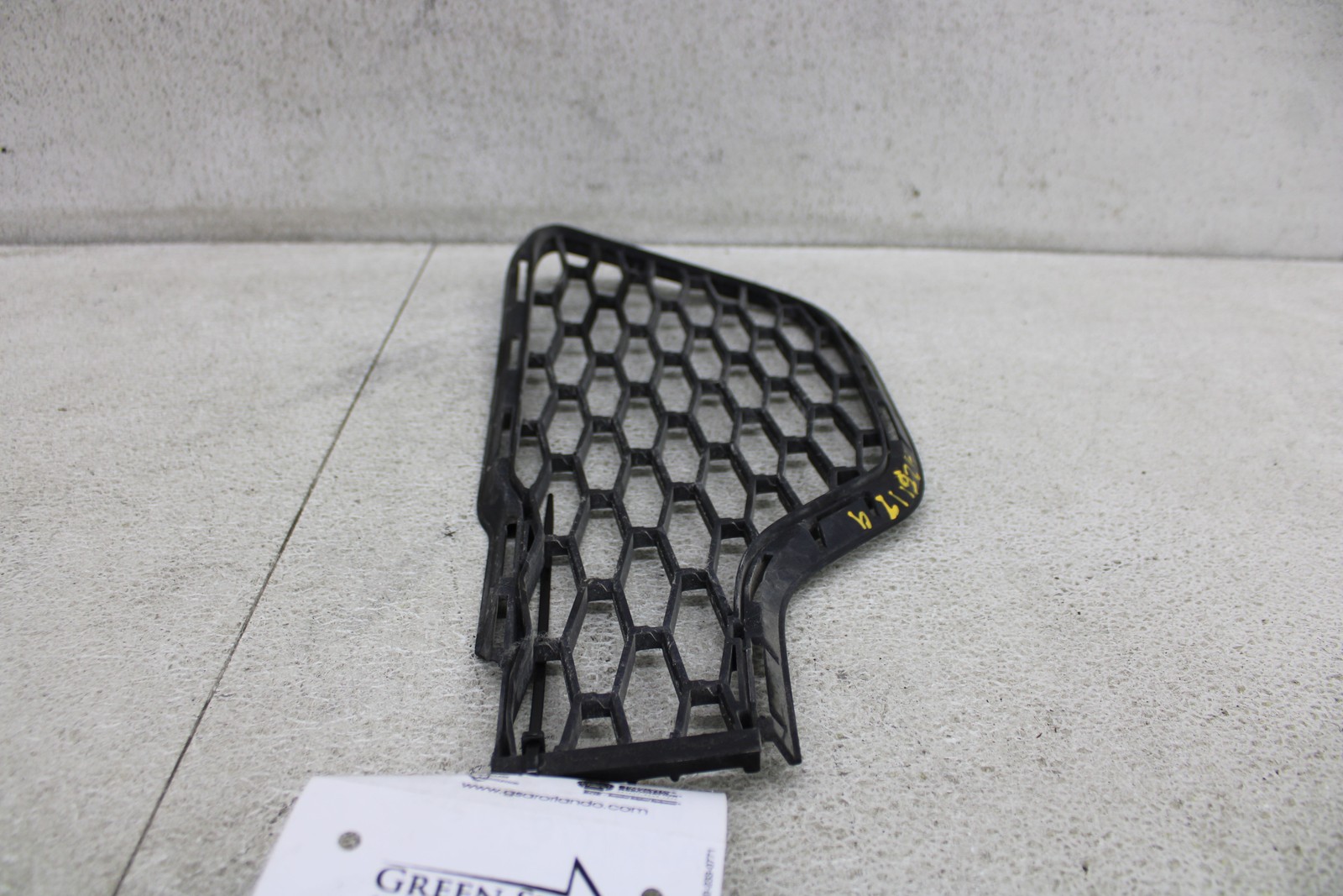 Grille DRIVER SIDE LOWER 4DR DOHC TURBO AS SEEN MASERATI GHIBLI 2015