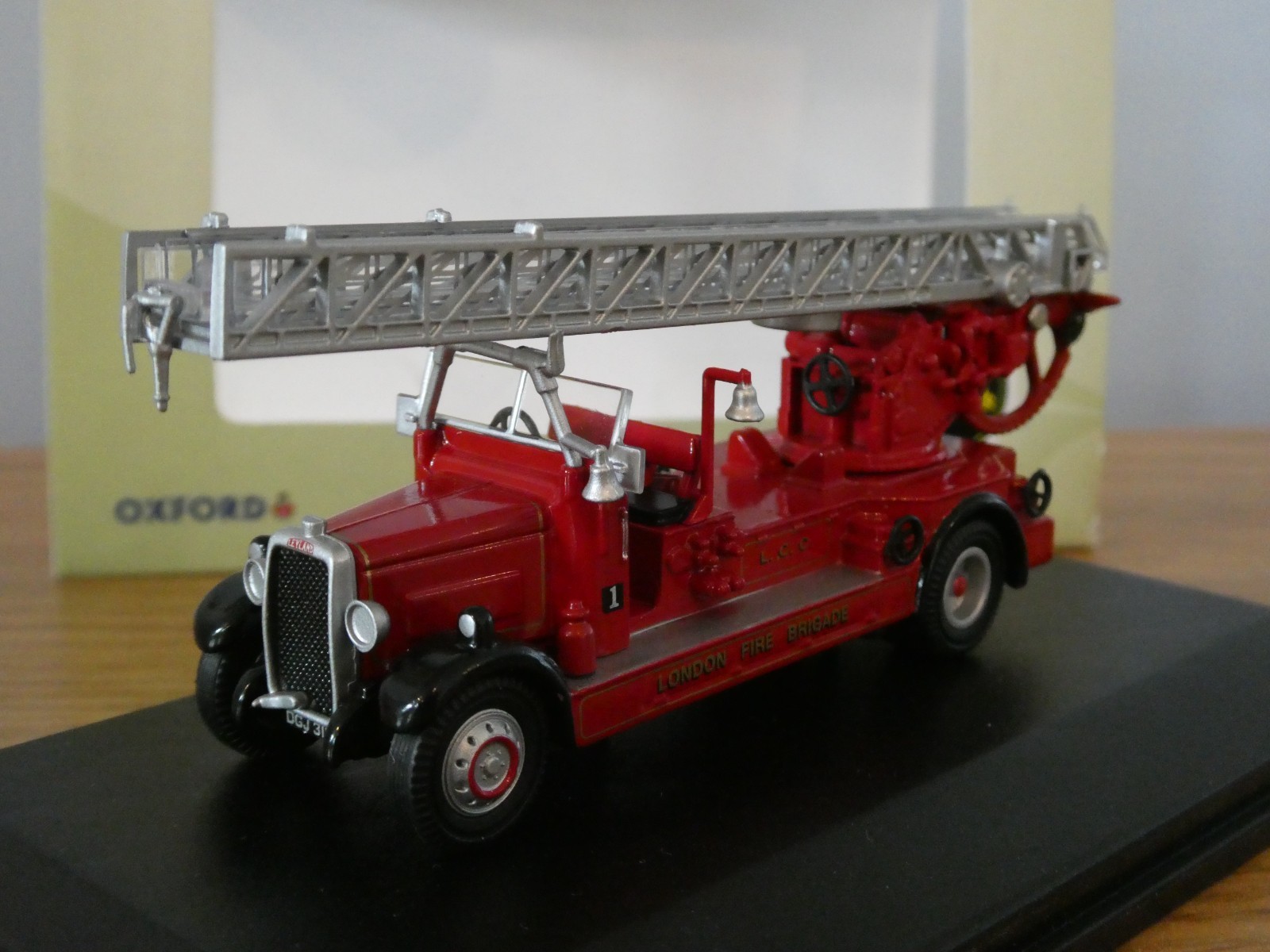 OXFORD LONDON FIRE BRIGADE LEYLAND TLM FIRE ENGINE TRUCK MODEL 76TLM001 1:76