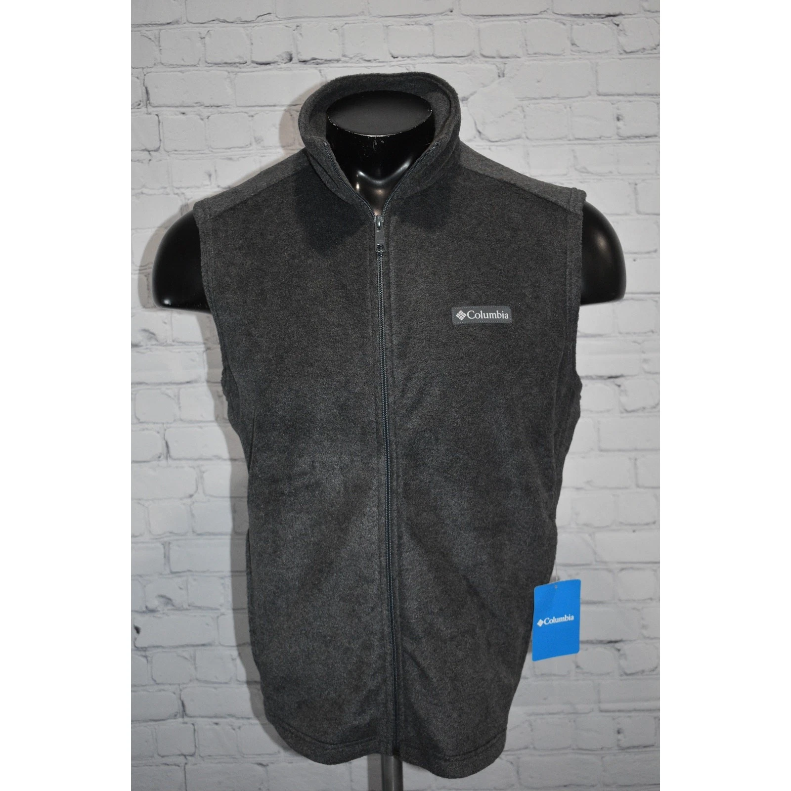 Columbia Fleece Jacket Vest Mens Size Medium Camping Hiking Polyester Full NEW
Opens in a new window