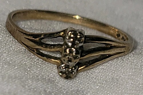 10 K Gold Promise Ring Little Girls Ring 3 Stacked Diamond Chips - Picture 4 of 11