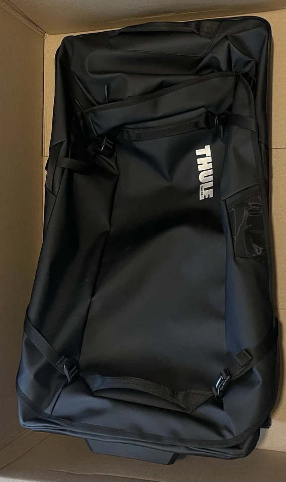 Maleta de viaje Thule grande con ruedas con abismo, negra 110L Foto 3 de 4