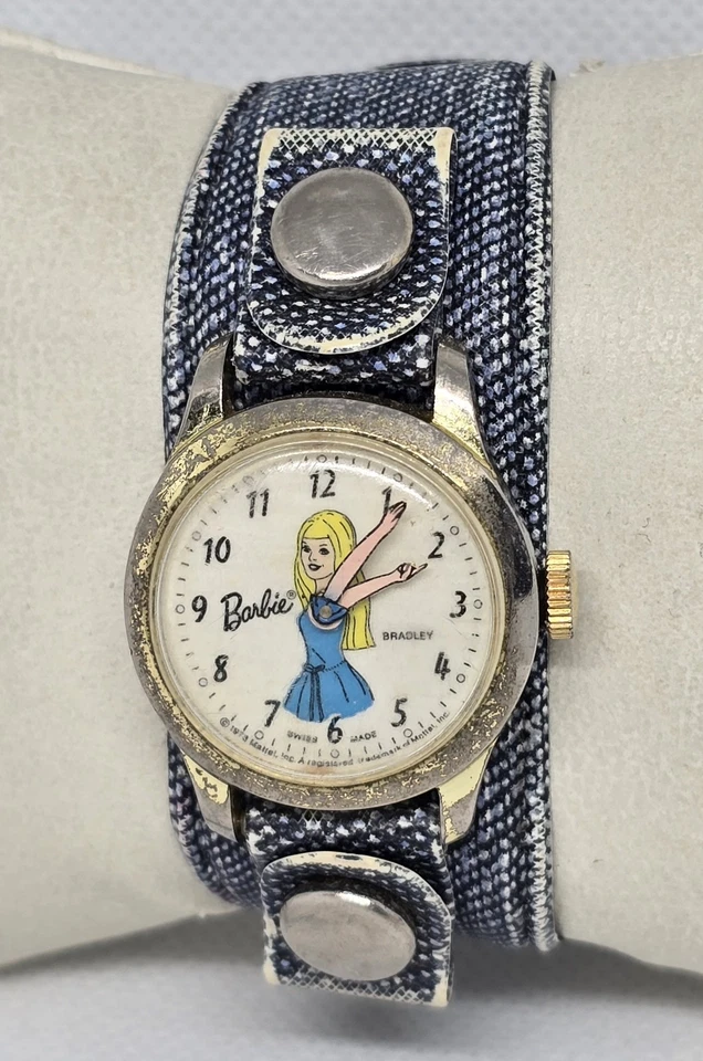 Lindo reloj delicado vintage para niñas Barbie Bradley 1973 cuerda manos señalando 11 Foto 2 de 4