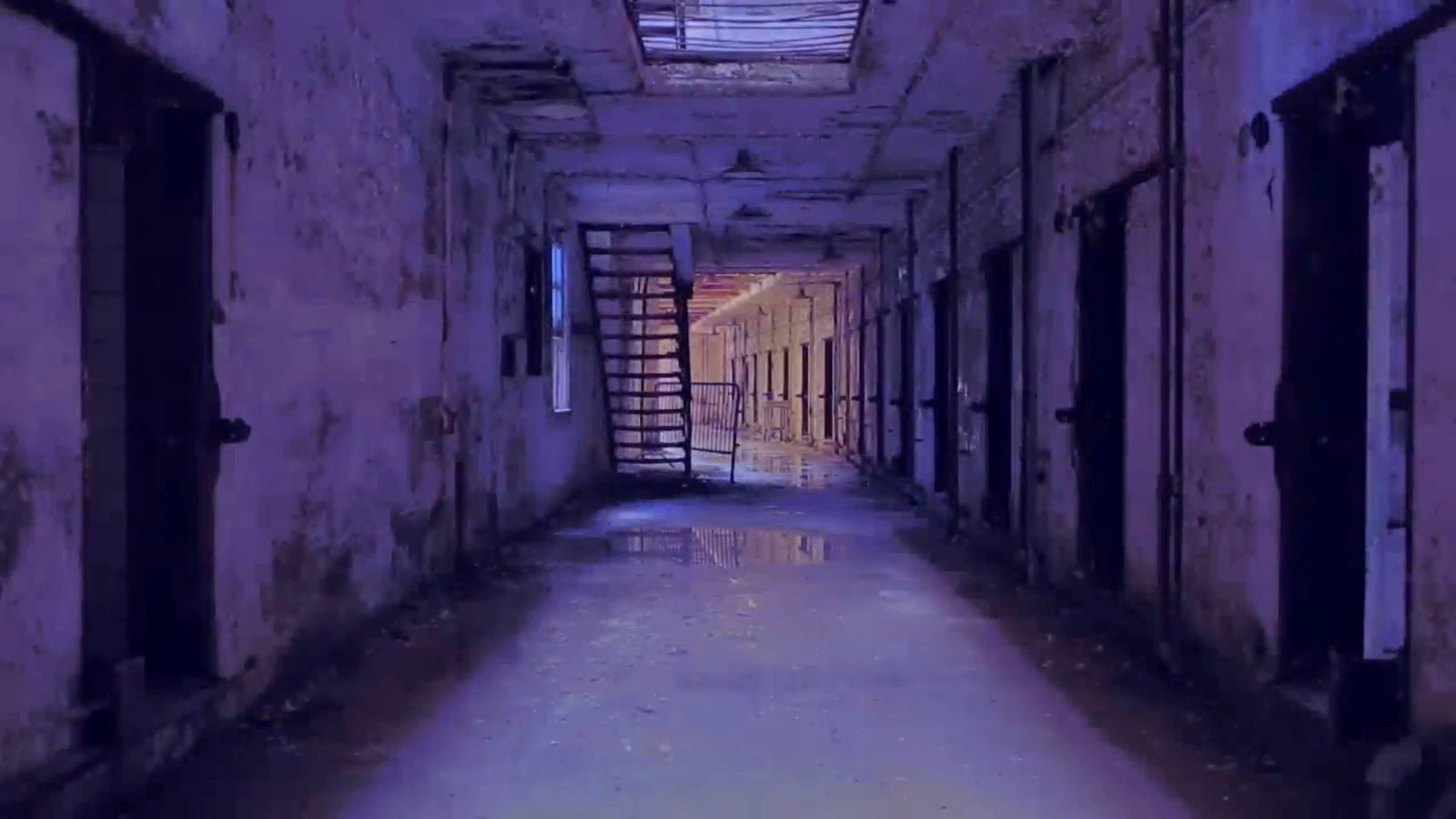 4 Ft ANIMATED HANGING POSSESSED GIRL HALLOWEEN PROP eBay