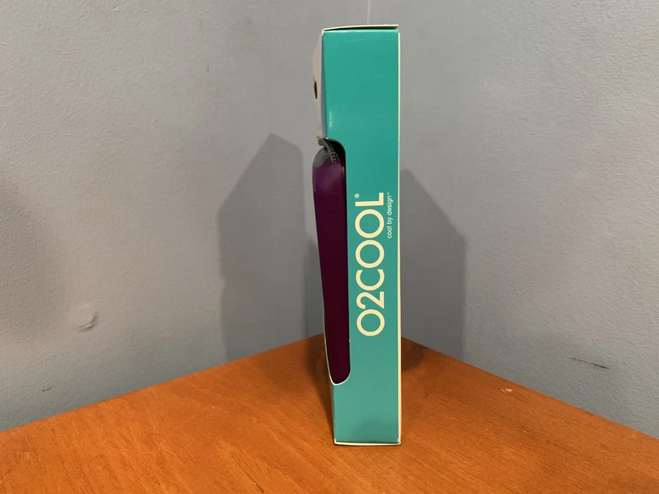 Ventilador de collar O2COOL Deluxe púrpura | Nuevo ventilador portátil alimentado por batería Foto 2 de 4