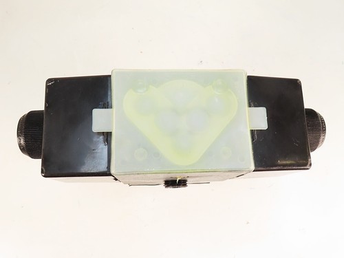Eaton Vickers PBDG4S4L-016C-B-60 880024 Hydraulic Pilot Valve 120VAC Coil NEW - Picture 9 of 10