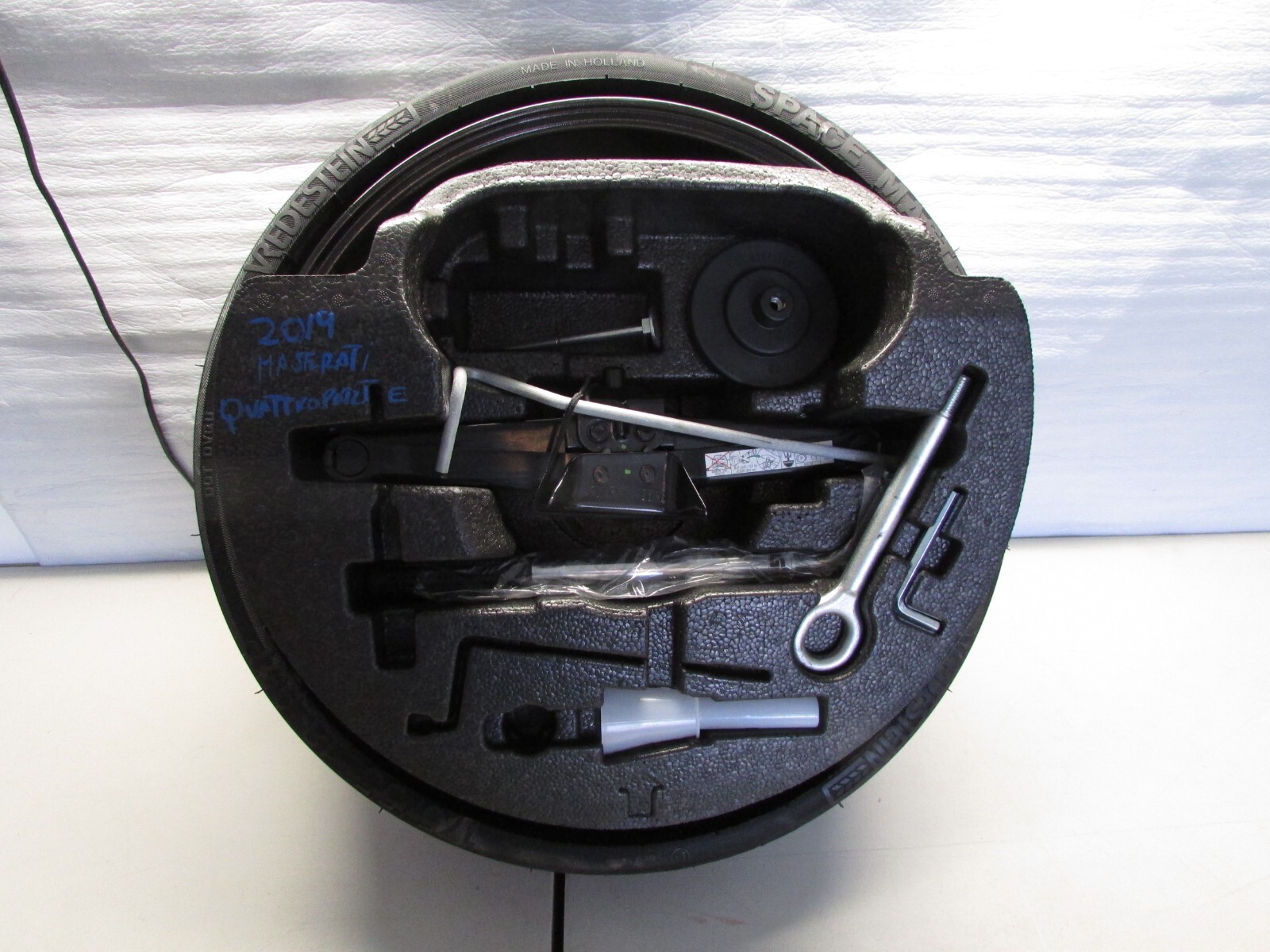 2014-2019 MASERATI QUATTROPORTE SPARE TIRE WHEEL 18'' W/ TOOL KIT OEM