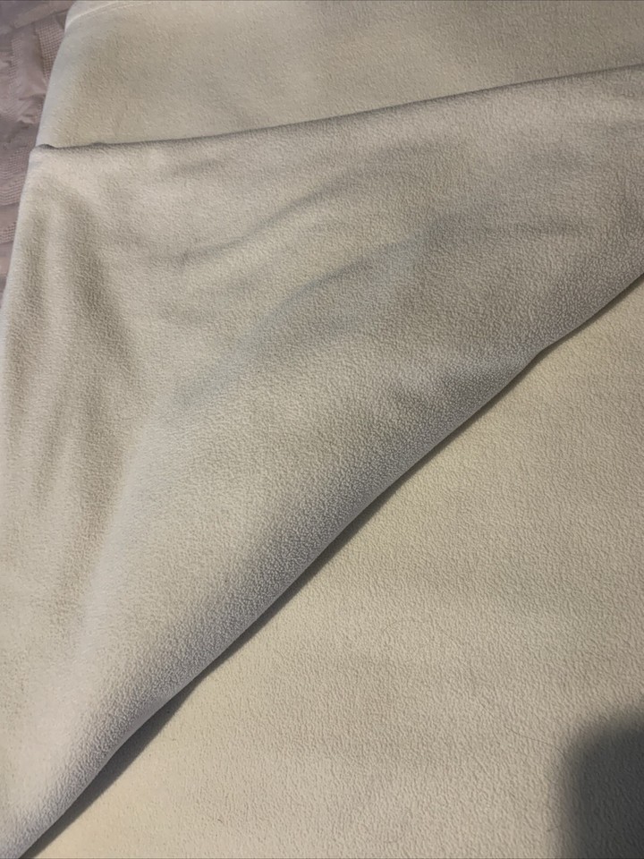Berkshire Life Super King Flat Fleece Bed Sheet Light Blanket 275 x 225