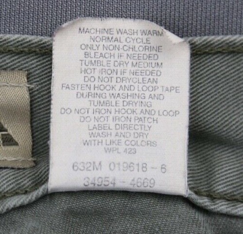 Vintage Men's Levi's Silvertab Khaki Cargo Shorts Green Distressed Size 34 - Picture 5 of 11