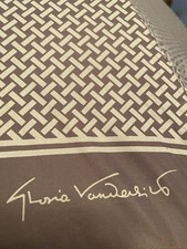 Vtg Gloria Vanderbilt Lavender  White Signature Umbrella, Swan Handle, 38  EUC