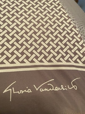 Vtg Gloria Vanderbilt Lavender & White Signature Umbrella, Swan Handle, 38  EUC