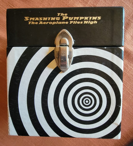 廃盤　スマパン　The Aeroplane Flies High [Box] The Smashing Pumpkins - The Aeroplane Flies High - Amazon.com Music