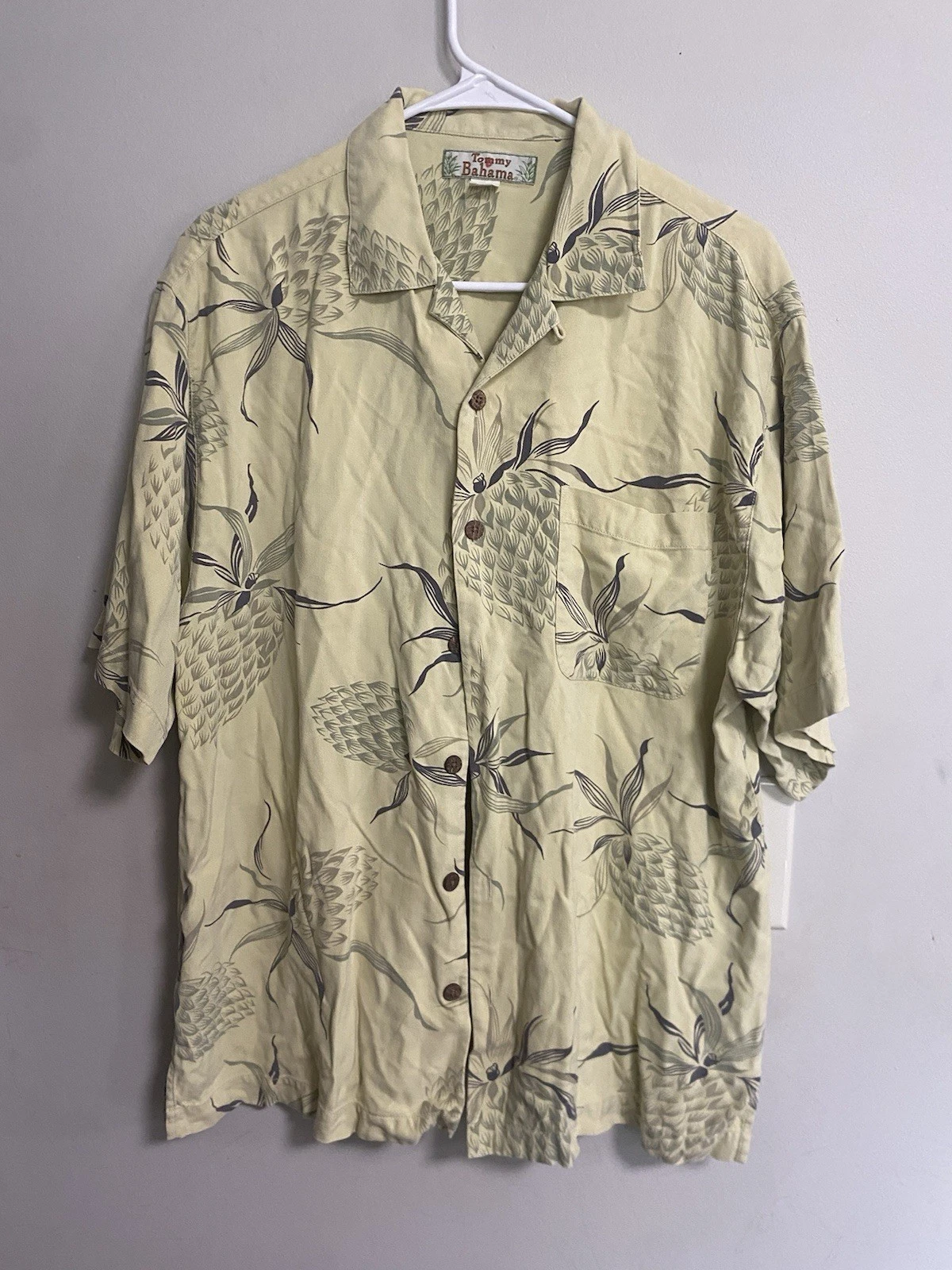 Tommy Bahama Silk Shirt Mens Medium Yellow Pineapple Short Sleeve Button Up Vtg