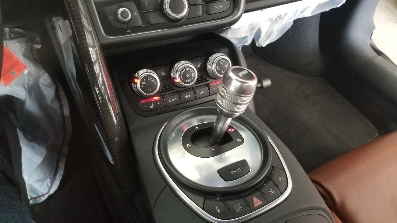 Audi R8 Filler neck with flange