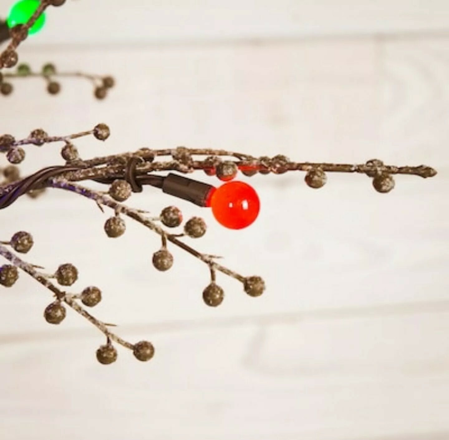 NEW GE 5´ Ft Tall Winterberry Christmas Tree w/200 Sugar Plum Color